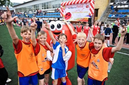 Coca-Cola Hellenic в Самаре проводит детский футбольный турнир
